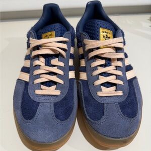 Adidas Men's Navy and Beige Sneakers